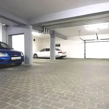 Prodám kryté a bezpečné garážové stání  Brno, U Leskavy